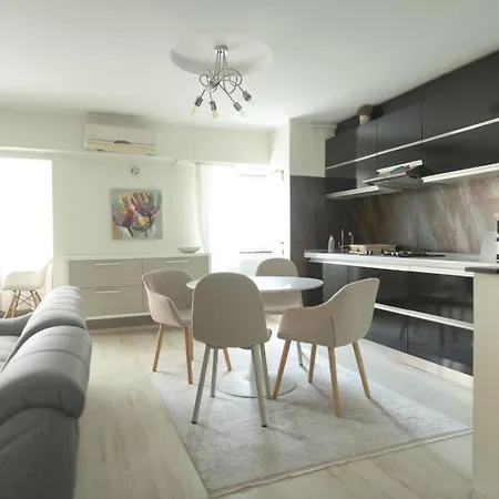 Tudor Sunrise Apartment